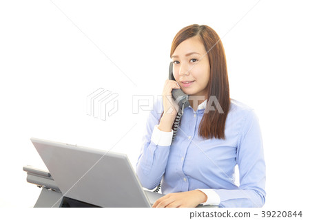 Busy businesswoman 39220844