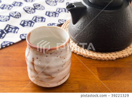 白水喝熱水冷水 白水喝熱水冷水 39221329