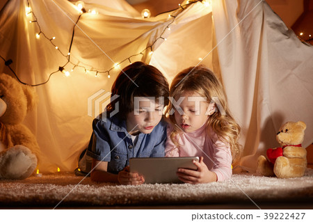 Interested kids playing in nursery 39222427