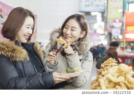 夫婦,朋友,旅行,市場,江陵,江原道 夫婦,朋友,旅行,市場,江陵,江原道 39222538