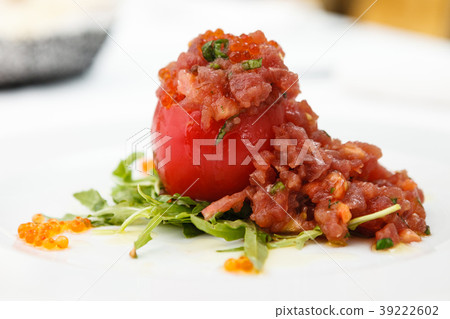 Tuna tartar with tomato Tuna tartar with tomato 39222602