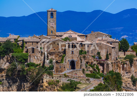 Village Civita di Bagnoregio in Italy 39222806