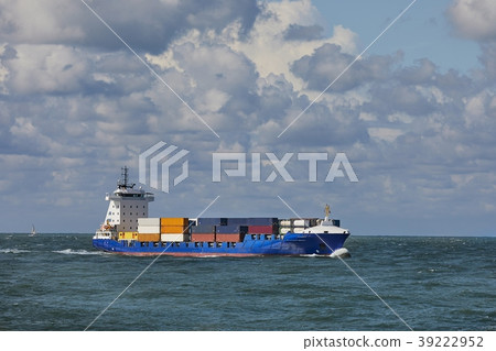 Ship carrying containers onboard 39222952