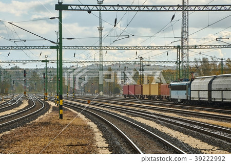 Railway with many tracks 39222992