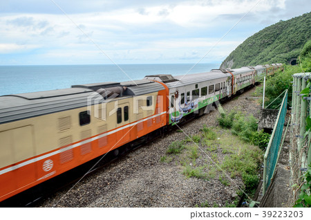 台東台東塔拉汽車站最美麗的汽車站消防火車Sumari Tamari Doulian Station Calavi Station 39223203