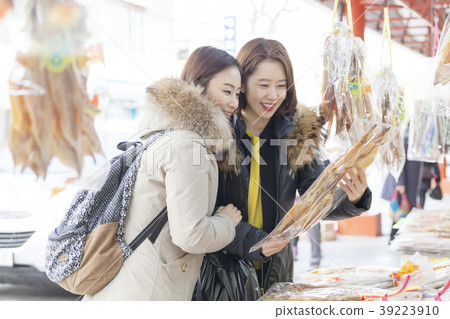 Couple, friends, travel, market, Gangneung, Gangwon-do Couple, friends, travel, market, Gangneung, Gangwon-do 39223910