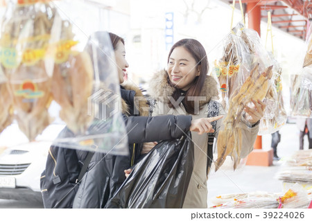 Couple, friends, travel, market, Gangneung, Gangwon-do Couple, friends, travel, market, Gangneung, Gangwon-do 39224026