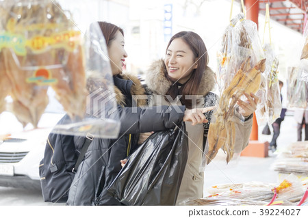 Couple, friends, travel, market, Gangneung, Gangwon-do Couple, friends, travel, market, Gangneung, Gangwon-do 39224027