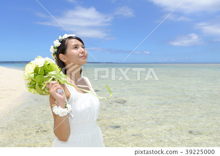 Beautiful bride 39225000