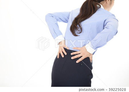 一位女士抱怨腰痛 39225028