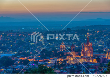 聖米格爾德阿連德黃昏時分 39226924