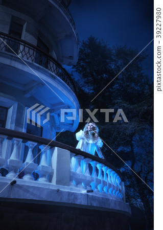 Ghost in night 39227980