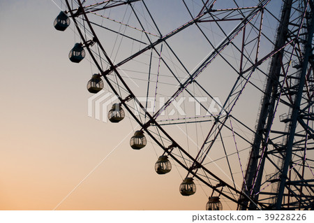 弗累斯大轉輪剪影在黃昏反射了 39228226