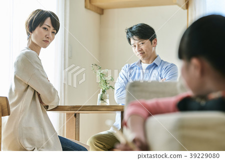Family gathering 39229080