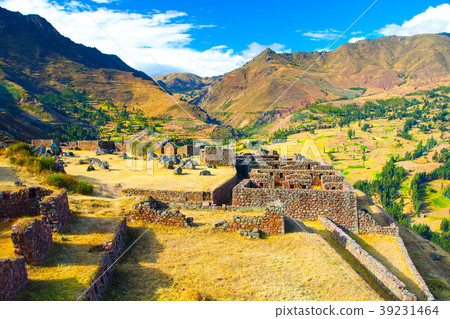 Ruins of Incan fortress Pisaq, Urubamba Valley 39231464