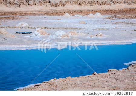 Chott el Djerid, salt lake in Tunisia 39232917