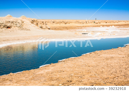 Chott el Djerid, salt lake in Tunisia 39232918