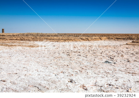 Chott el Djerid (biggest salt lake in north africa Chott el Djerid (biggest salt lake in north africa 39232924