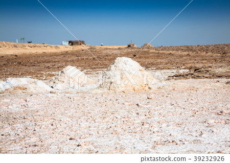 Chott el Djerid (biggest salt lake in north africa Chott el Djerid (biggest salt lake in north africa 39232926