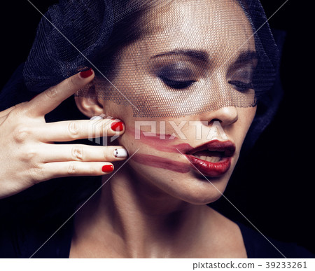 beauty brunette woman under black veil with red 39233261