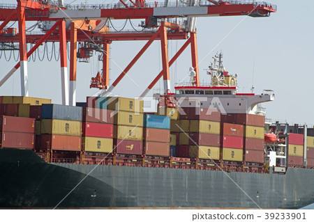 View of container ship carrying cargo View of container ship carrying cargo 39233901