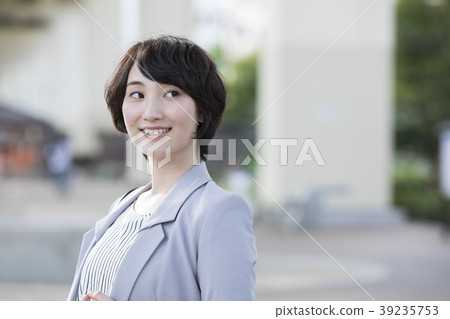 女商人·室外 女商人·室外 39235753