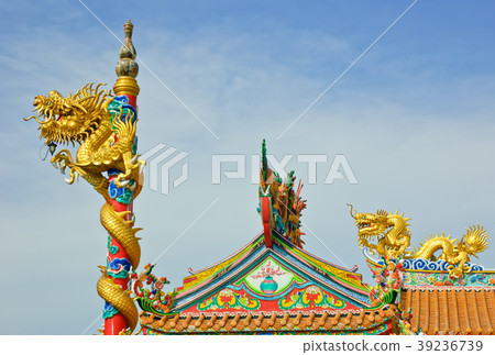 Golden dragons in Chinese temple Golden dragons in Chinese temple 39236739