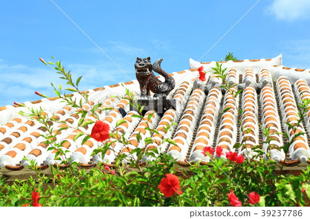 Taketomi island Ryukyu red tile and Shisa Taketomi island Ryukyu red tile and Shisa 39237786