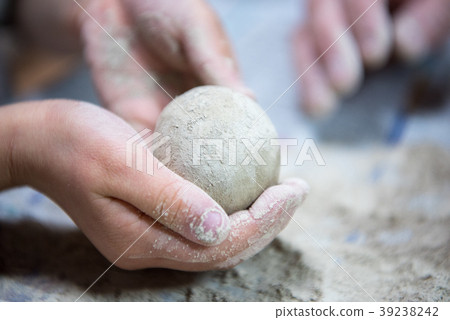 製作泥餃子 製作泥餃子 39238242