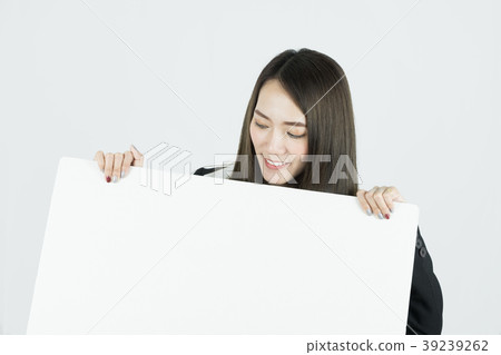 Asian businesswoman holding blank white card board 39239262