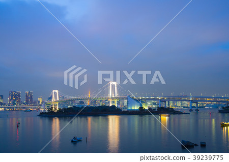 Rainbow bridge in evening at odaiba in Japan. Rainbow bridge in evening at odaiba in Japan. 39239775