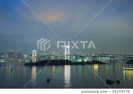Rainbow bridge in twilight at odaiba Japan 39239776