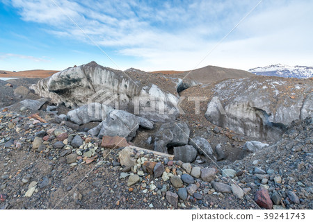 Mountains near entrance of ice cave in Iceland 39241743