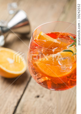 Aperol spritz cocktail Aperol spritz cocktail 39242032