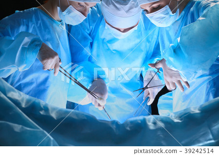 Group of surgeons at work in operating theater Group of surgeons at work in operating theater 39242514