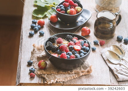 homemade oatmeal with berries homemade oatmeal with berries 39242603