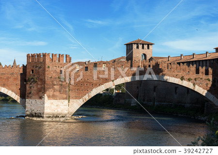 Verona Italy - Scaligero Bridge of Castelvecchio Verona Italy - Scaligero Bridge of Castelvecchio 39242727