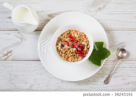 Healthy breakfast of granola with red currant. 39243191