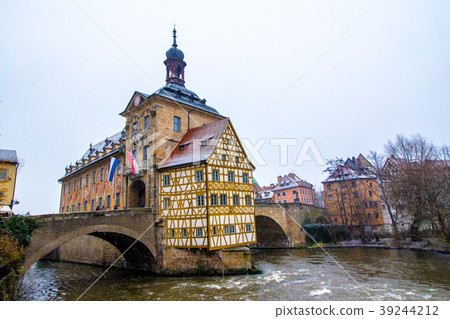 Old town hall in Bamberg while it snows, Germany 39244212