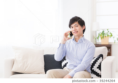 A man who makes a phone call 39244264