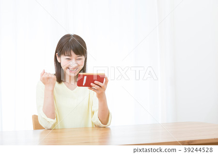 Young woman woman portrait smiling using a smartphone White house Fashionable house Woman with white background 39244528