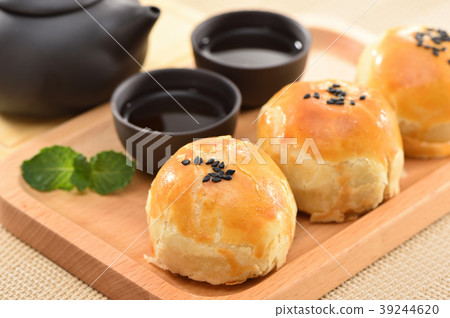 Mooncake Mid-Autumn Festival Moon Festival Moon cake Egg cake 39244620