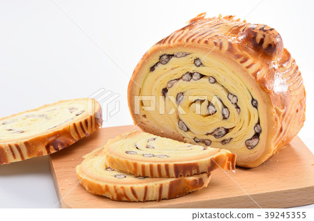 Wood grain cake wood cake red bean baking cake dessert hand made wood grain bread Wood grain cake wood cake red bean baking cake dessert hand made wood grain bread 39245355