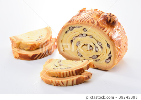 Wood grain cake wood cake red bean baking cake dessert hand made wood grain bread 39245393