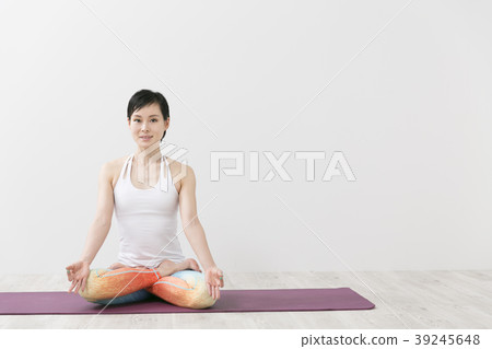 Yoga instructor 39245648