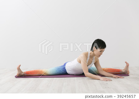 Yoga instructor 39245657