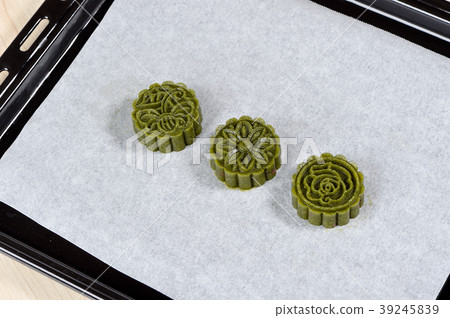 Mooncake Mid-Autumn Festival Mung bean cake Closeup Traditional Moon Festival Mung bean cake 39245839