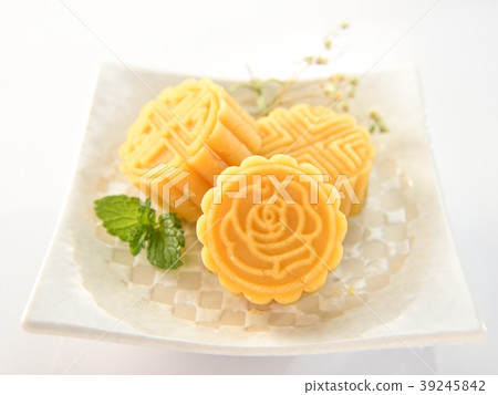 月餅 中秋節 綠豆糕 特寫 傳統 Moon Festival Mung bean cake 月餅 中秋節 綠豆糕 特寫 傳統 Moon Festival Mung bean cake 39245842