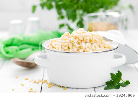 Bulgur wheat. Boiled bulgur cereal Bulgur wheat. Boiled bulgur cereal 39245909
