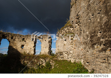 Ruin of ancient castle in Sidorov, Ternopil region Ruin of ancient castle in Sidorov, Ternopil region 39247328